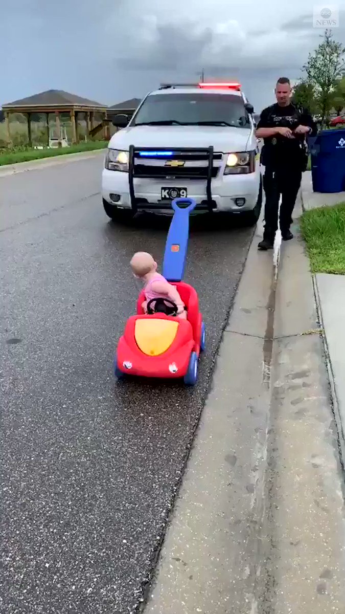 反対車線を我が物顔で走る暴走ドライバー！警官による警告だけで無事済むwww