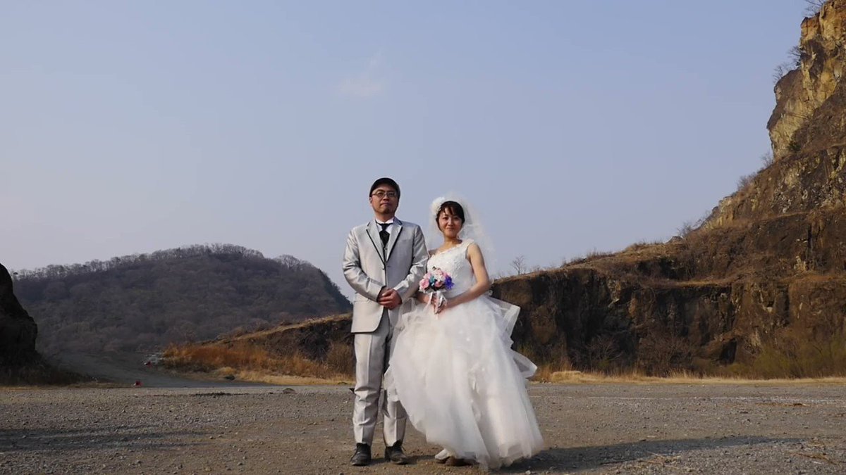 結婚式の写真をとにかく派手にしたいwww背後に爆破を仕掛けて爆発www