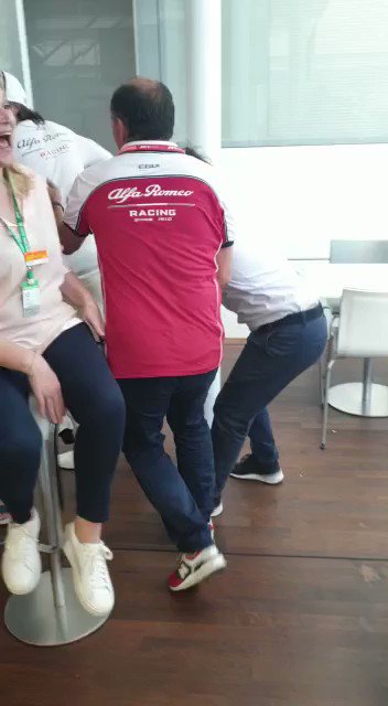 Primo punto. Entrambe le auto tra i primi dieci. Tutto bellissimo ma...Boss perchè prendersela con i miei capelli?✂🤣
#AustrianGP🇦🇹 #AlfaRomeoRacing #AG99🐝