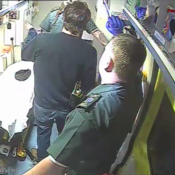 Shocking footage released by emergency services in the East Midlands shows the moment a man attacks two paramedics in the back of an ambulance.
https://bit.ly/321pgLvÂ