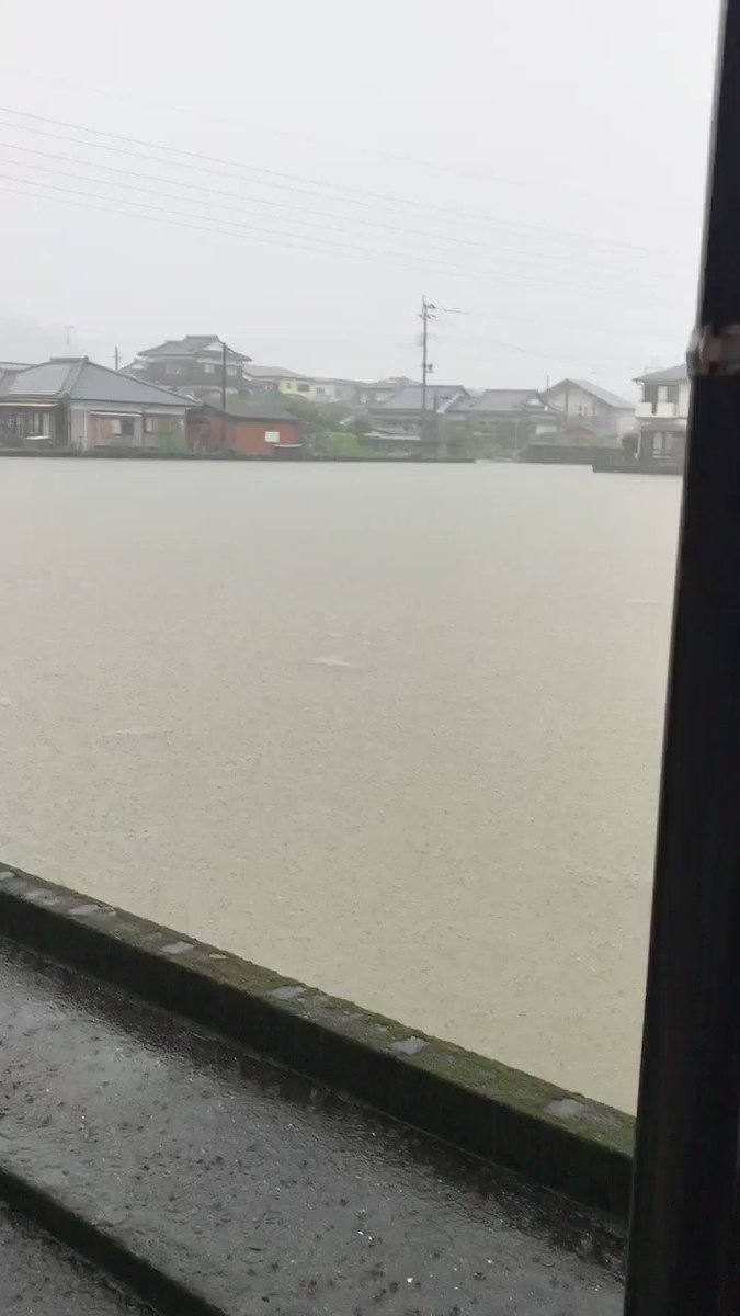 【霧島市】辺りはいつの間にか海になってる・・・。怖い、胸まで浸かりながら浅瀬まで渡った。