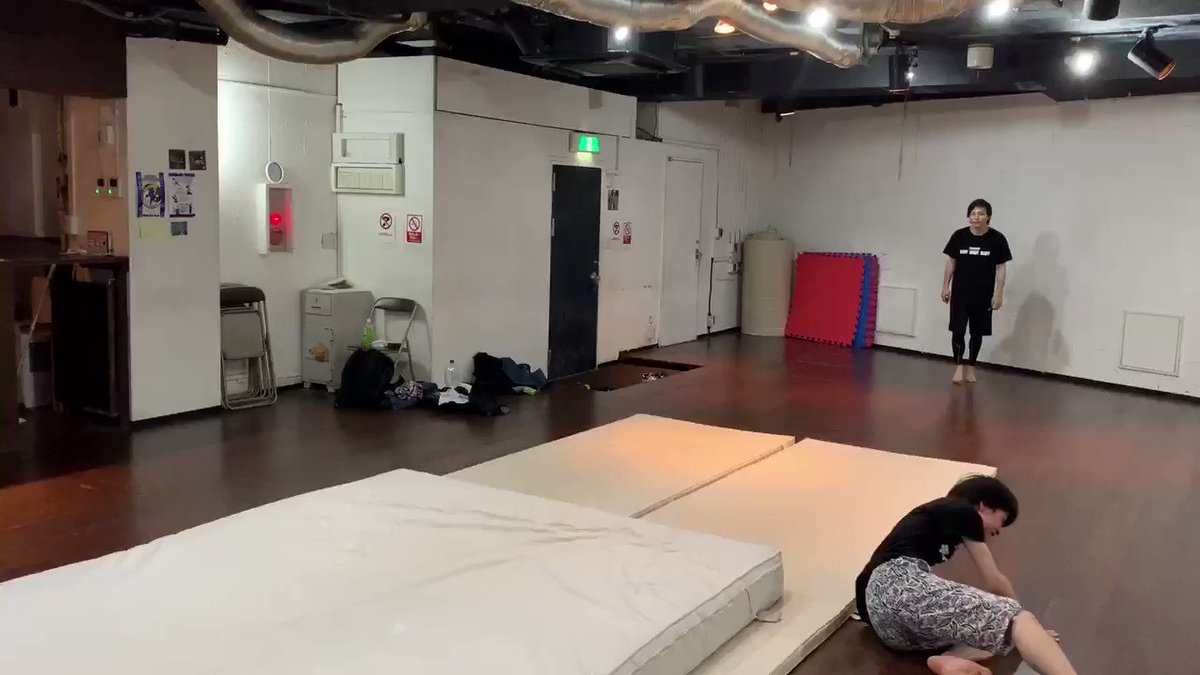 アクロ動画撮ってそのままやった💦
#猫宙 って技です🎶
横で倒れてるのは #あらせいとう 主役 #細丼和也 w
次はマット無しやな!
いいねリツイートお願いします💖
あと、8月末で六行会ホールにて
#ダンスアクションミュージカル
『#やさしい悪魔』
#アクロ
#アクション
#やさ悪
#RHYTHCOLLECTION