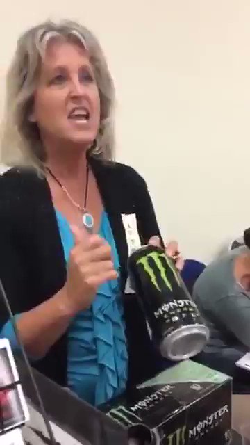 RT @SerenaBelinda: me when someone asks me who is emma roberts https://t.co/8cSu2PdIuE