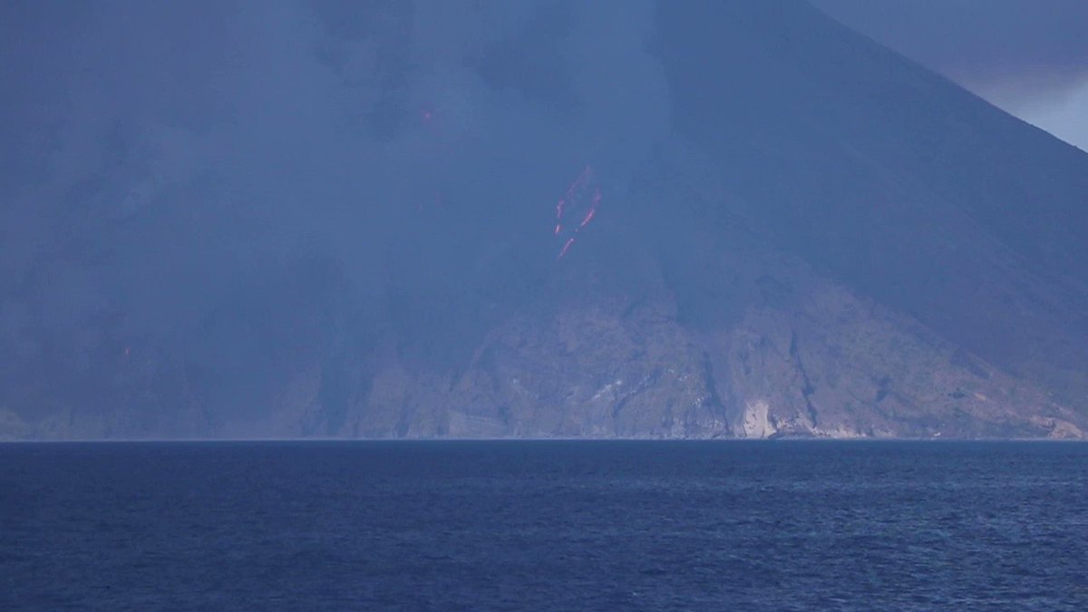 Stromboli volcano has violently erupted, killing a tourist in Italy. L3ftxNSsv9KQNWXW