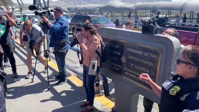 Lock Him Up: Corey Booker Escorts 5 Illegals Across Southern Border Just in Time for Independence Day QcMG6B2HrBwHrRDO?format=jpg&name=small