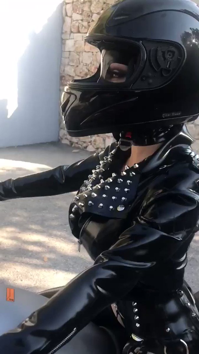 Rubber Passion’s pics and videos