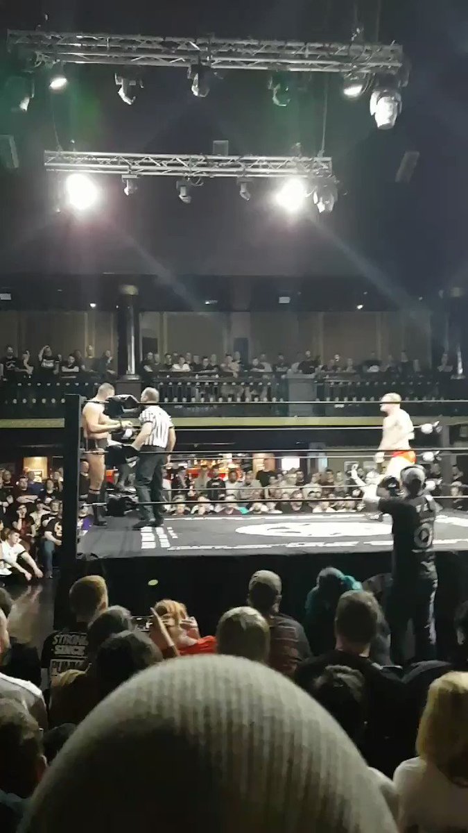 Manchester absolutely loves @UNBESIEGBAR_ZAR #Chapter92