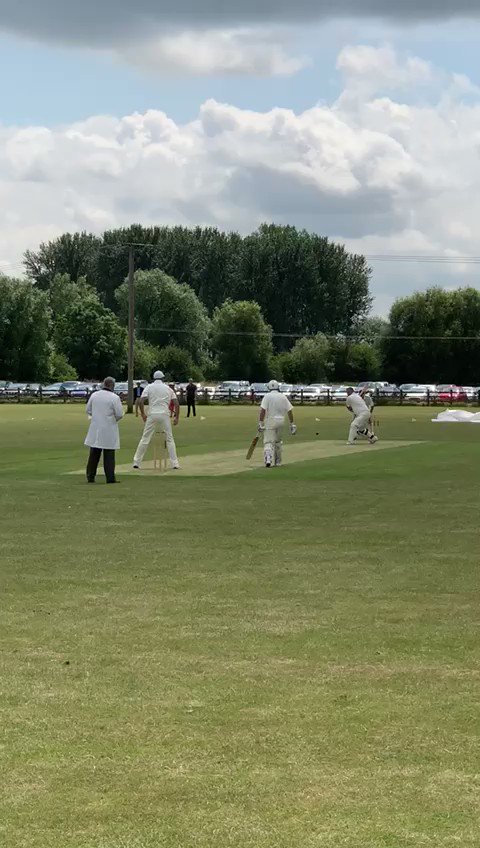 What a lovely day with some cricketing gods for @WellbeingofWmen at Sir Victor Blanc pad 👋👋👋@KumarSanga2 @MahelaJay Slats, daffy , compo, @BrianLara polly, @Sdoull , Nicolaus, 👍👋👋👋👋👋🏏🏏🏏great to meet some wonderful people and raise loads of cash