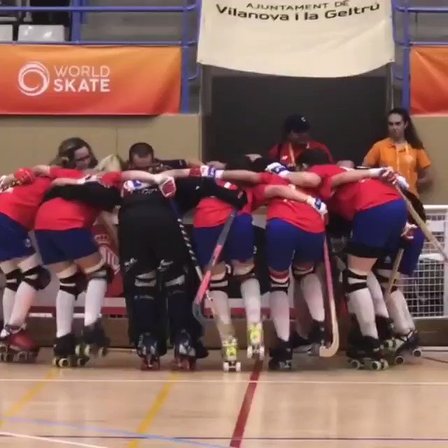 ¡Graaaaande Marcianitas! Chilenas 🇨🇱 vencieron 3-1 a Suiza 🇨🇭 y avanzaron a cuartos de final de los World Roller Games de Barcelona 2019 🇪🇸 ¡Felicitaciones 👏😎👍💪! #ChileCompite 🎬 Vidova #WRG2019 #HockeyPatines