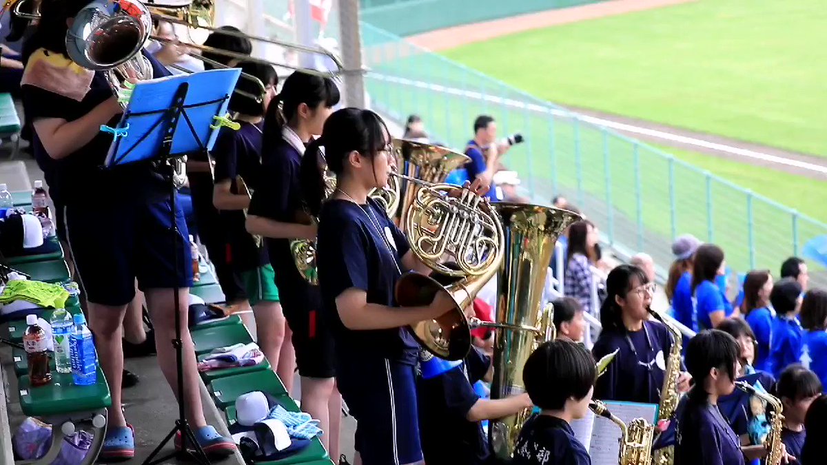 汗と涙 かっこよすぎる 都立東高校の吹奏楽部 ほんとうにかっこよすぎて きっと たしかにそれはグランド上のナイン届いているはずで イケイケ ひがし オセオセ ひがし が凄くて 指揮をとる彼女もカッコ良すぎて この感動を届けたいと思う 力