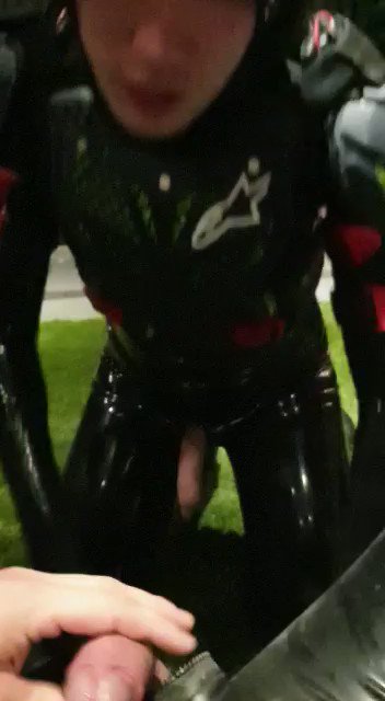 Rubber suck with @richarddebeste, while wearing double layered latex, and my mx gear #rubber #latex #fetish