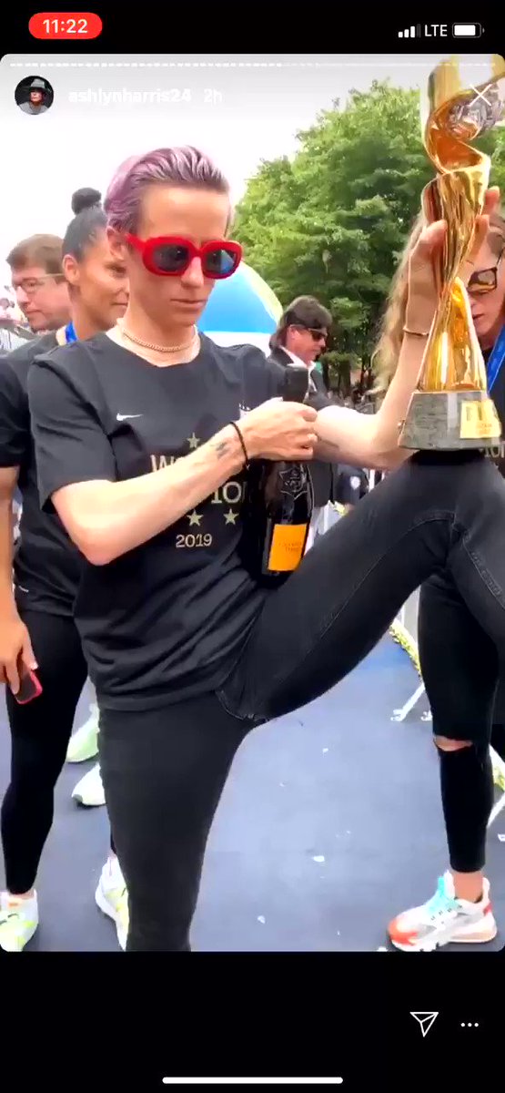 WOMEN OWNING THEIR VICTORIES AND PRAISING THEMSELVES IS A WHOLE VIBE 👏🏼👏🏼👏🏼@mPinoe, @Ashlyn_Harris 2020!!!!#USWNTParade