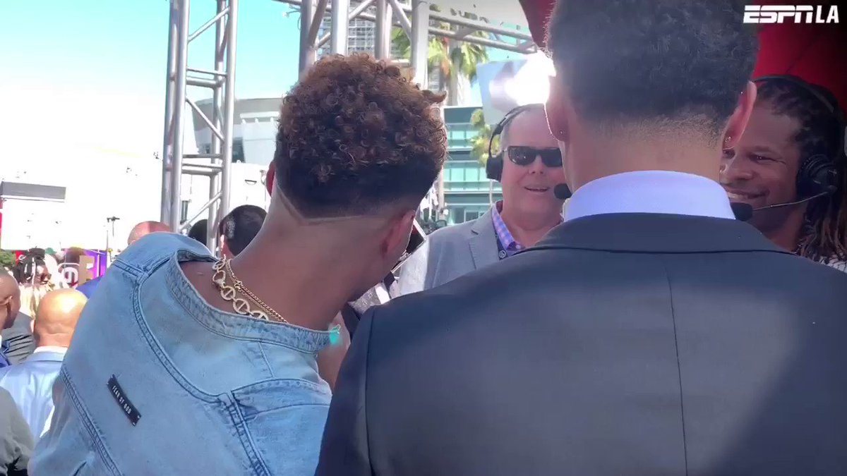 Look who crashed our #ESPYS set with Lonzo Ball and Josh Hart! More from the Red Carpet: http://es.pn/2Jhl7wI