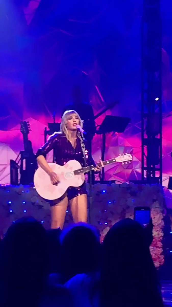 @zainubamir's photo on Delicate