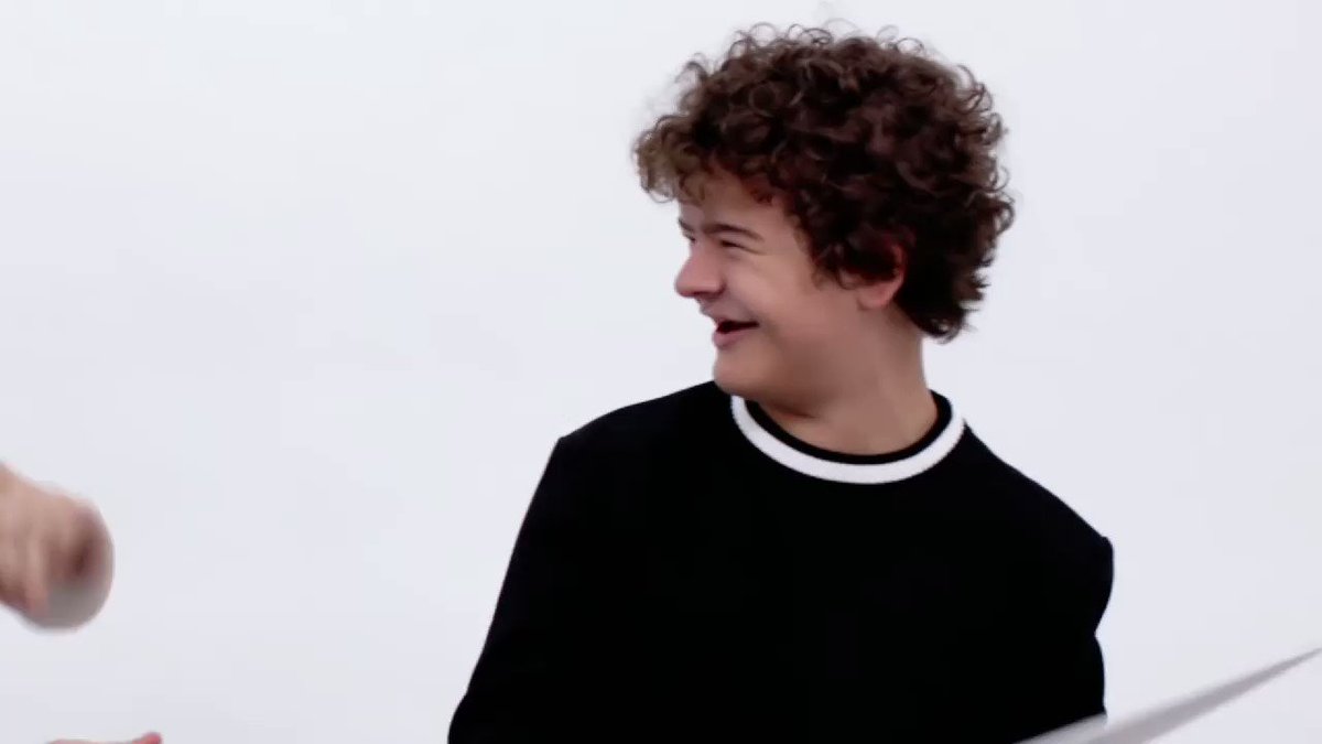 RT @nacho_lujan7: this moment between Joe Keery and Gaten Matarazzo is GOLD. Just facts #StrangerThings https://t.co/7w8rJPqo8P