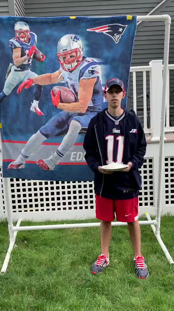Dear friends, family & strangers:
I need your help to get this video to @Edelman11! Please consider RTing.
Hey Jules, would u b willing 2 help me raise awareness for #Gastroparesis by accepting my @gppieface nomination?
#SmashGP #GPPieFaceChallenge #Patriots #JE11 @Patriots