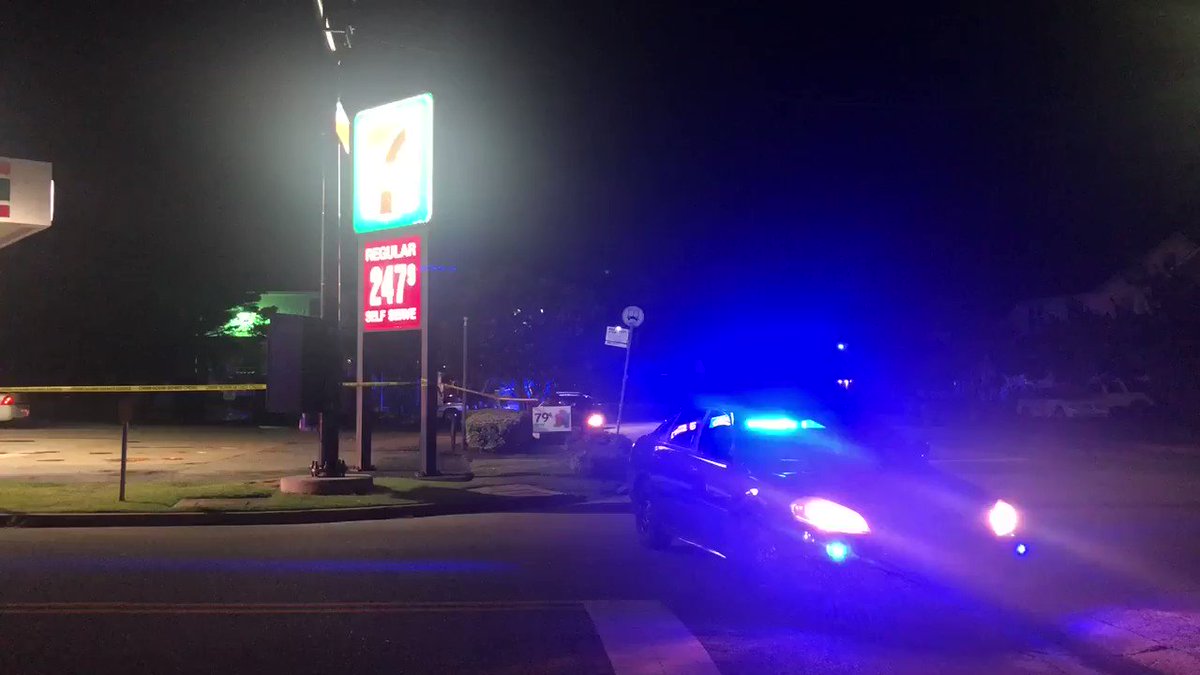 BREAKING NEWS: A young man was shot at the 7- eleven on Kecoughtan Rd. in #Hampton. Police say he died at the scene. I’ll have all of the details on @WAVY_News at 4:30a.m.