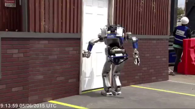 どっちが勝る？世界各国の二足歩行ロボットが普通のドアと対戦した結果www
