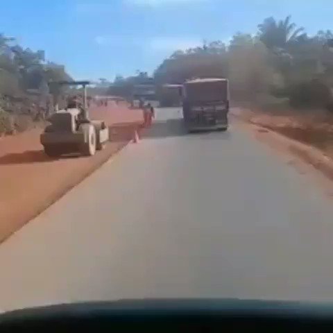 - Lembram-se dos caminhões atolados na BR 163? Nossos parabéns ao Exército e ao Ministro (Capitão/IME) Tarcísio de Freitas.