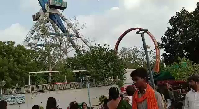 A very sad news #Ahmedabad, joyride breaks down in #Kankaria adventure park, two killed, 29 injured
#accident
#india #indian