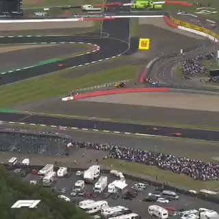 Algunos de los momentos de la carrera de hoy me han levantado de la silla. Adelantamiento de Leclerc por fuera en T3. Qué espectáculo! #BritishGP