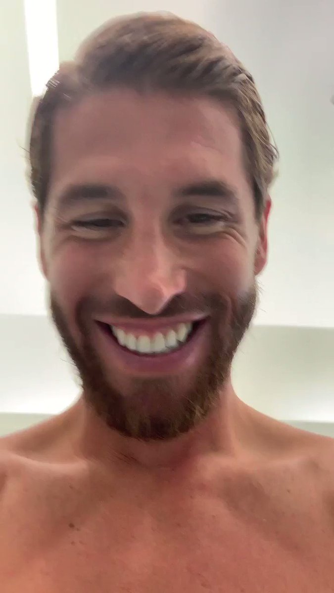 💪💦 ¡Contraste de agua fría y caliente con los compañeros tras el entrenamiento de la mañana! #RMTour
🤳 @SergioRamos