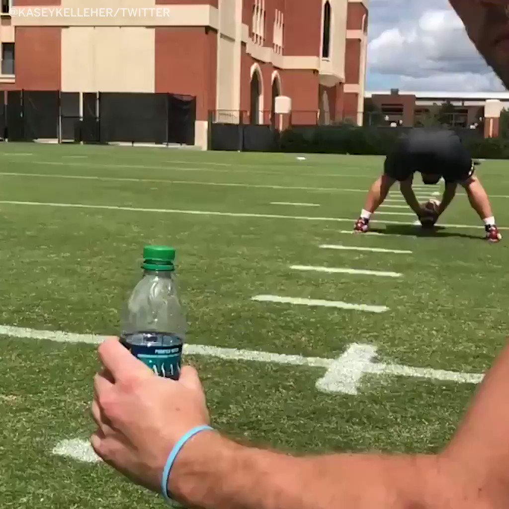 Another twist on the #BottleCapChallenge ๐(via @KaseyKelleher)