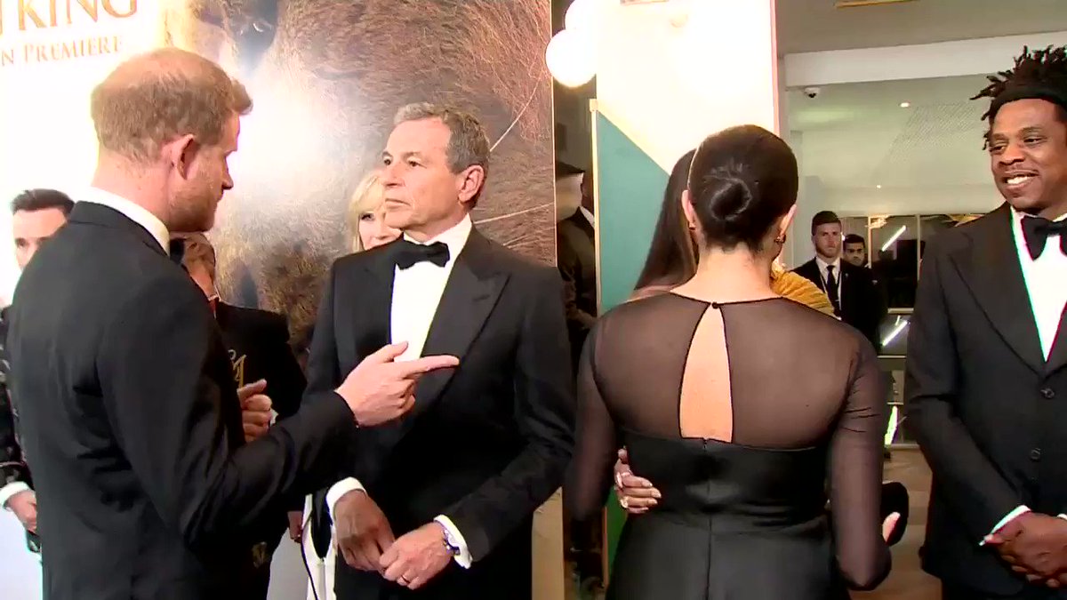 A closer look at @Beyonce and @S_C_ meeting the Sussexes at last night’s @disneylionking premiere. I hear that Meghan was very excited to finally meet them. Definitely a moment for the photo album!