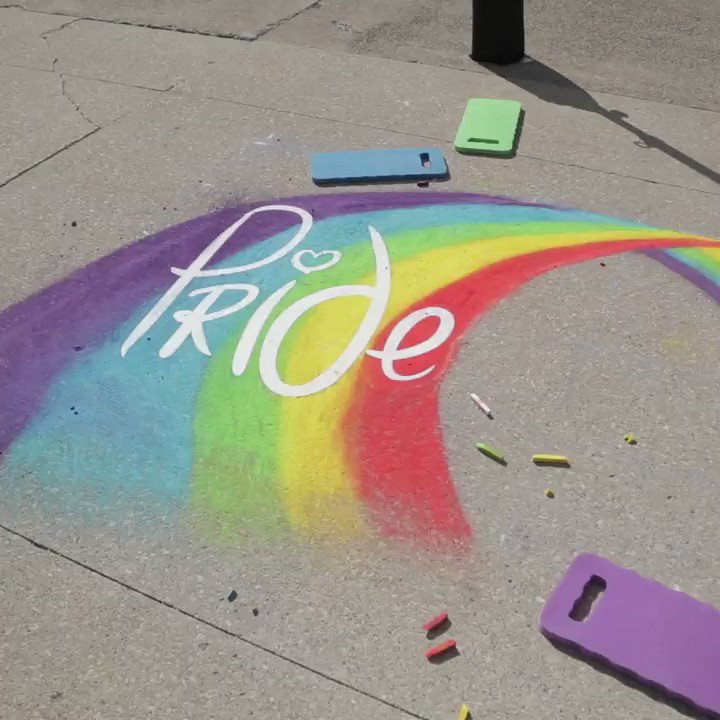 Wishing a happy @PrideLdnFest to the #WesternU and #LdnOnt LGBTQ2+ communities! Today we celebrated with chalk art and the official raising of the Pride Flag on the Concrete Beach ❤️🧡💛💚💙💜
Join walk with Western during the 25th London Pride Parade: https://www.uwo.ca/faculty_staff/initiatives/pride/index.html …