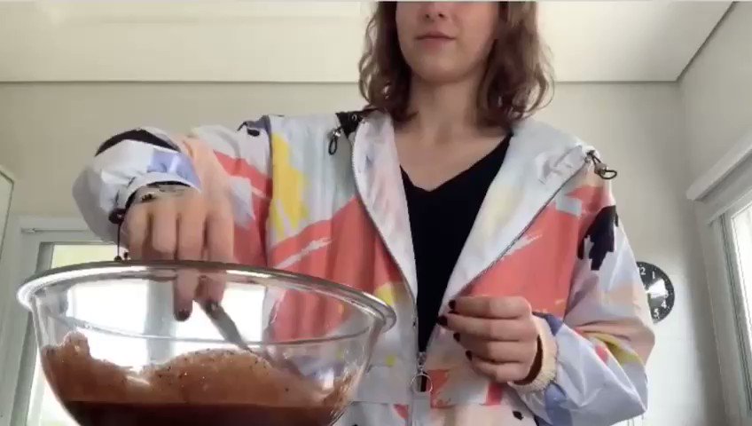 Dica : quando forem fazer brigadeiro não usem um vídeo no fogão se não isso pode acontecer