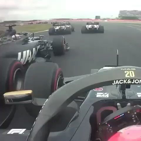 Asi fue el toque de los Haas con el que ambos acabaron fuera de carrera. #BoxInThisLap #Formula1 #BritishGP