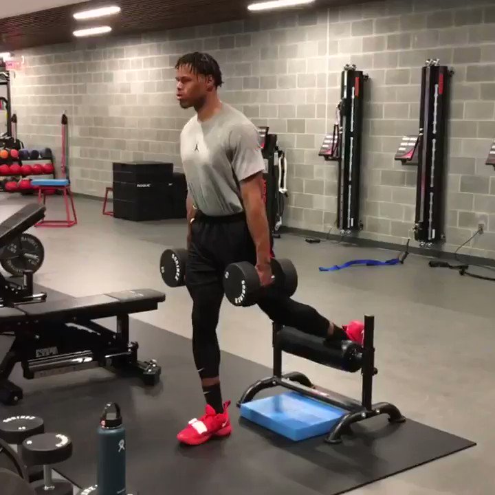 First offseason working with @JusAnderson1. In addition to being a very impressive athlete, he has a really good training background-which he attributes to his time at @UVAMensHoops with coach Mike Curtis.Here we paired a unilateral strength exercise with a seated box jump!🏋️♂️🏀