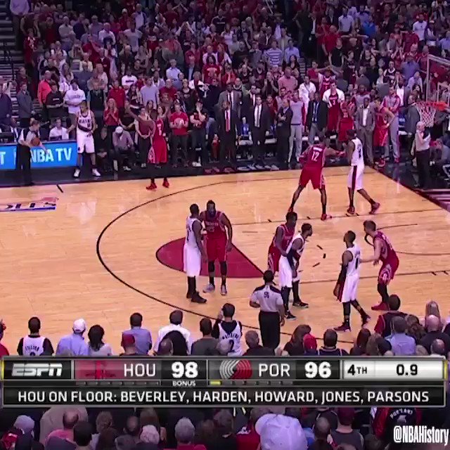 Para comemorar o aniversário de @Dame_Lillard, relembre essa cesta ABSURDA de 2014 contra os Rockets!# TissotBuzzerBeater! #NBABreakdown
