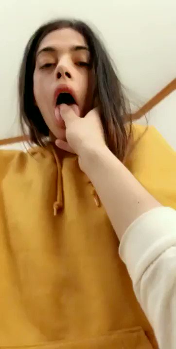 We hit 100 retweets! 😘 To get access to all my previous snaps like these follow me on
https://buff.ly/2Xfcmdn ❤️
Go make me YOUR girl 😏