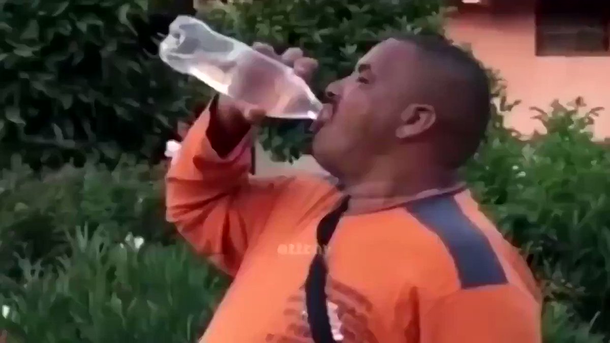 Lance ๐ฑ๐จ (@KingLRG_) on Twitter photo 2019-07-16 14:45:52 Nobody: Me at 2 am with the bottle of water by my bed: Nobody: Me at 2 am with the bottle of water by my bed: