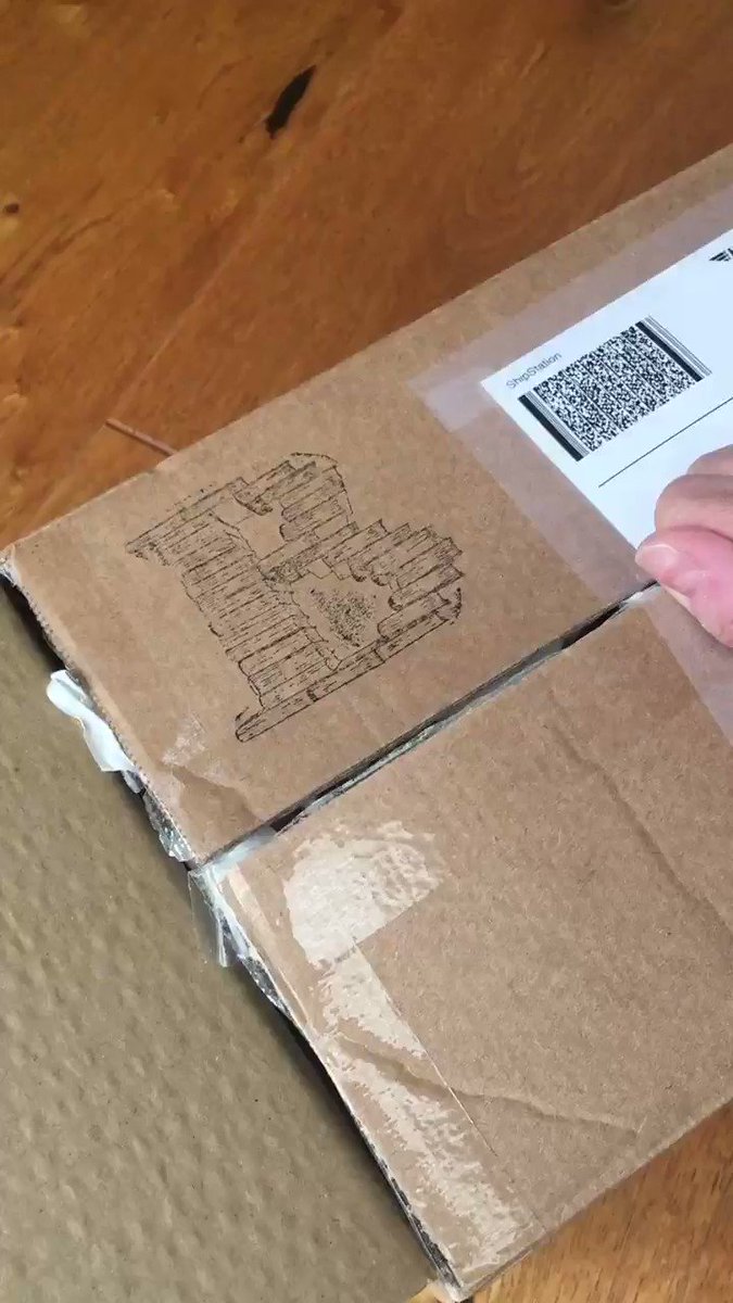 A quick unboxing video of my first @bertsbooks order. Easy to order, always kept up to date on order status and quickly delivered. ๐
And look I got 3 free books with my ribbon! ๐๐ #booklovers #bookshelf #bookshop