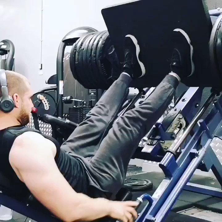175 kg on each side going for strength reps feels good! #gymtime #gymmotivation #gym #gymguy #fitfam #strengh #bodybuilding #bodybuilder #aesthetics #legs