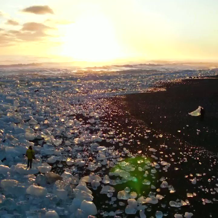 These diamonds are not forever, they are melting icebergs - washed ashore on #DiamondBeach in Iceland! 💠😍 To plan your trip to this magical destination, head to @ThomasCookUK in Garden Square.
📽️: Guide to Iceland
#Iceland #Travel #Holiday #TravelTuesday #TuesdayThoughts