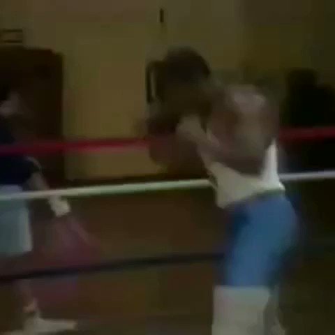 (1981) Scary to think that Mike Tyson was only FIFTEEN-years-old with this kind of speed & power.
Unreal. π₯