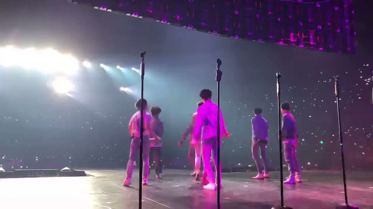 GOT7 2019 WORLD TOUR 'KEEP SPINNING' IN SANTIAGO
아가새 앞에 서면 언제나 Teenager!
@movistararena
#GOT7 #갓세븐
#GOT7_SPINNINGTOP
#GOT7_BETWEEN_SECURITY_AND_INSECURITY
#GOT7_ECLIPSE
#GOT7WORLDTOUR
#GOT7_KEEPSPINNING