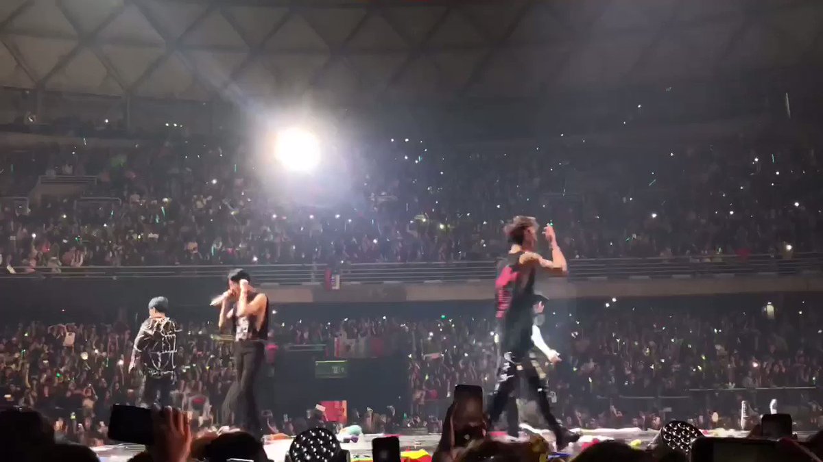 GOT7 2019 WORLD TOUR 'KEEP SPINNING' IN SANTIAGO
음악에 몸을 맡겨 둠칫둠칫 🎵
@movistararena
#GOT7 #갓세븐
#GOT7_SPINNINGTOP
#GOT7_BETWEEN_SECURITY_AND_INSECURITY
#GOT7_ECLIPSE
#GOT7WORLDTOUR
#GOT7_KEEPSPINNING