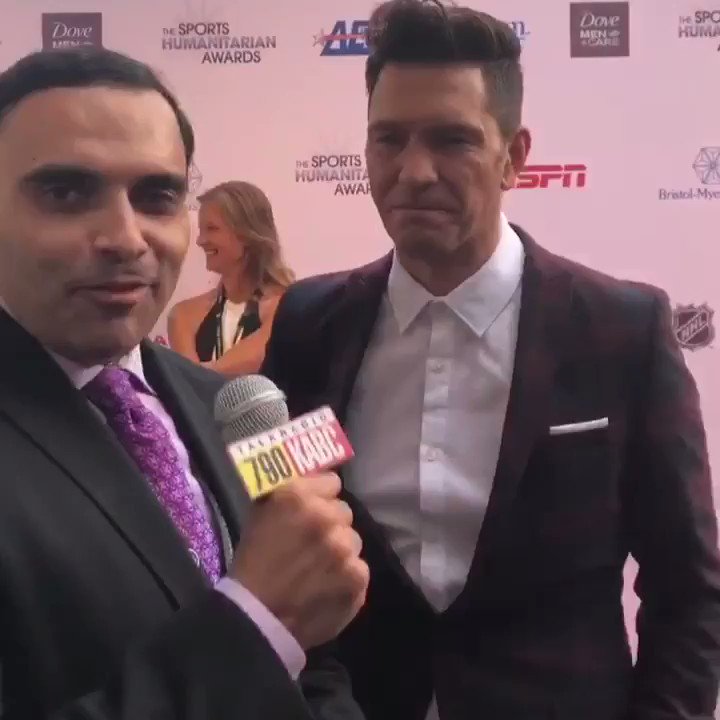 Quick interview w/ superstar singer @andygrammer talking his history as an athlete and love for @KingJames ! Check out his new album! #Espn #Espys #King #Sing #andygrammer #Music #Sports