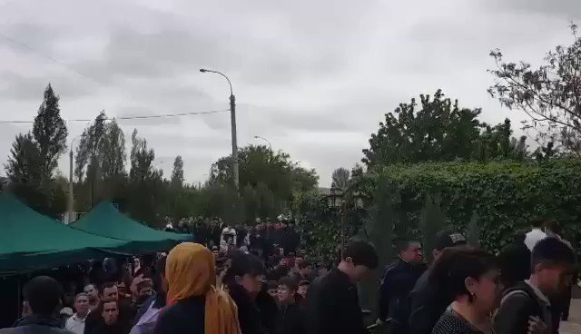 فوتوغرافيا (@abcdfg211) on Twitter photo 2019-07-17 18:58:32 الالاف من اهالي ازوبكستان يقفون في طوابير يومية لشراء #القرآن بعد السماح ببيعه وقراءته وتداوله عقب موت الرئيس الاوزبكي ذي الميول الشيوعية الذي منع شراءه وبيعه واقتناءه وقراءته امتدادا لسياسة اسلافه من الحكام الشيوعيين خلال عقود طويله. الالاف من اهالي ازوبكستان يقفون في طوابير يومية لشراء #القرآن بعد السماح ببيعه وقراءته وتداوله عقب موت الرئيس الاوزبكي ذي الميول الشيوعية الذي منع شراءه وبيعه واقتناءه وقراءته امتدادا لسياسة اسلافه من الحكام الشيوعيين خلال عقود طويله.