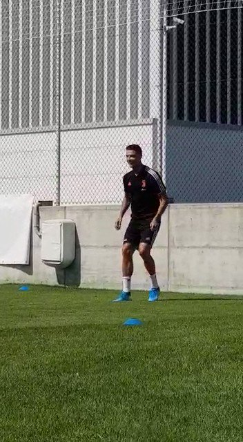 ESPN FC (@ESPNFC) on Twitter photo 2019-07-17 14:43:53 Cristiano Ronaldo is literally untouchable 😳 Cristiano Ronaldo is literally untouchable 😳
