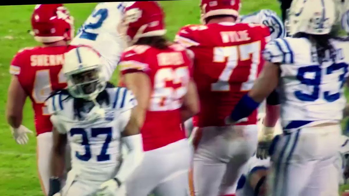 .@Colts @dsleon45 was the DROY while leading the @NFL in tackles. He desires to have 200 tackles this year and wants to be the DPOY. I will never doubt his heart & intelligence. At 216lbs he uses long arms and speed to find the π. Only in #FilmSessions. #BaldysBreakdowns