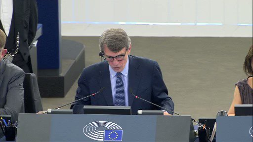Here is the footage from today’s EU “external delegation” vote.
MEPs get to visit the Caribbean, New Zealand, etc on “fact finding” trips, with free cocktails.
The @brexitparty_uk are not in shot, but we all voted against.
Every other MEP voted in favour 🍹🛩🏝