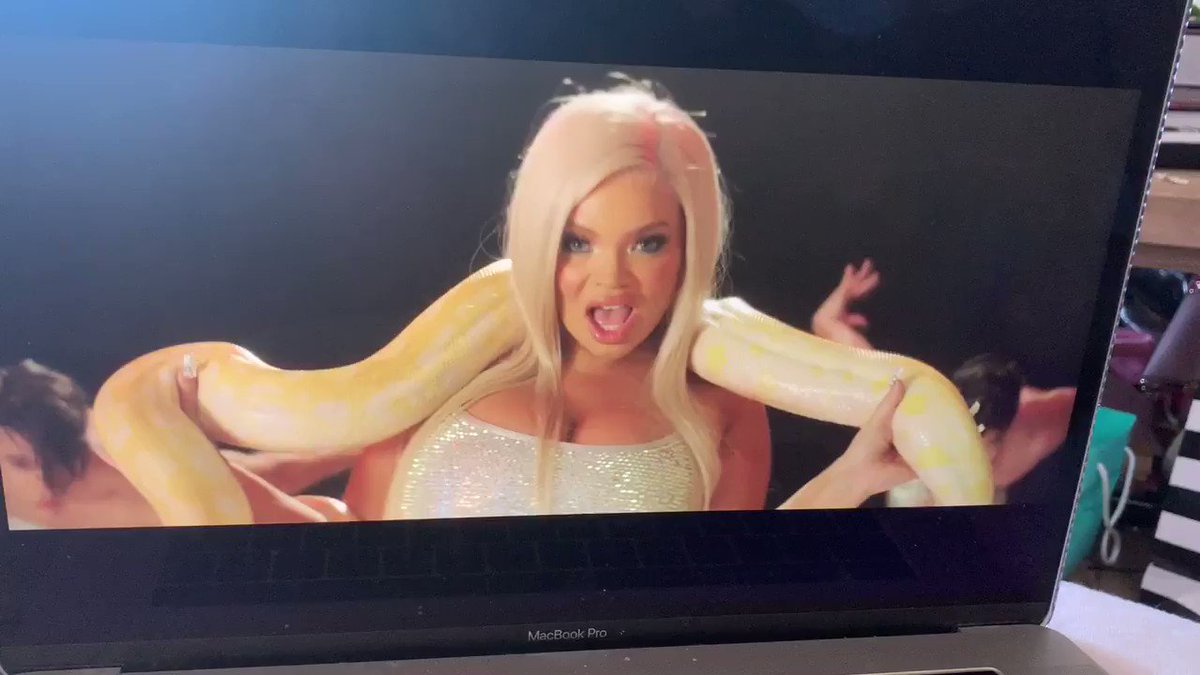 Trisha Paytas (@trishapaytas) on Twitter photo 2019-07-17 19:34:51 . I vote @trishapaytas twitter.com/vmas/status/11… . I vote @trishapaytas twitter.com/vmas/status/11…