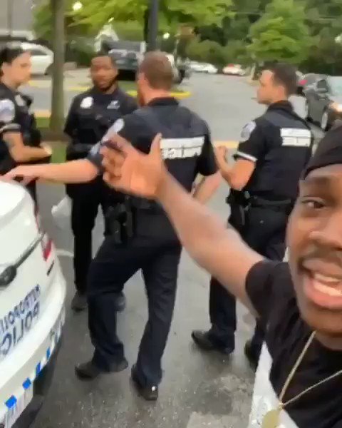 THREAD OF COPS GETTING BULLIED BY PROTESTORS CUZ ITS THE ONLY GOOD CONTENT RN https://t.co/hvOpr1jVOA
