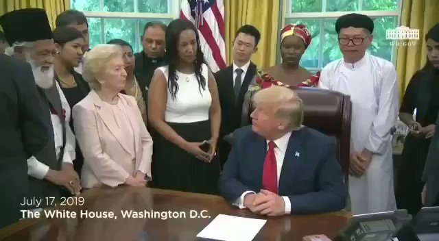 81 year old Abdul Shukoor from Ahmadiya minority community of Pakistan meets Trump. Heartbreaking as he talks about how they were declared non-Muslim in 1974 by Pak and their houses/shops gutted & looted. Spent 5 years in prison for selling books. We have left everything to God.