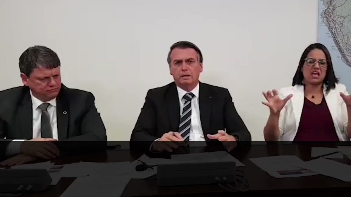 “Pretendo beneficiar meu filho, sim. Pretendo. Se eu puder dar um filé mignon pro meu filho, eu dou.”- Jair Messias Bolsonaro, defendendo os valores ocidentais enquanto dissemina uma cultura política digna de prefeitura de interior nos anos 50